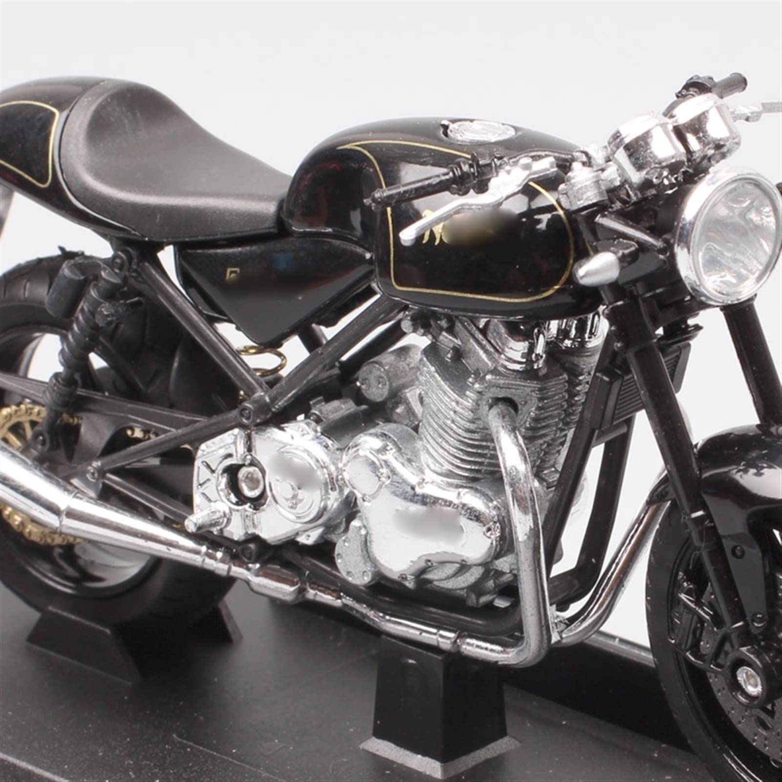Amazon.co.jp: バイク 1:18小さなレトロに適合するノートンコマンドー